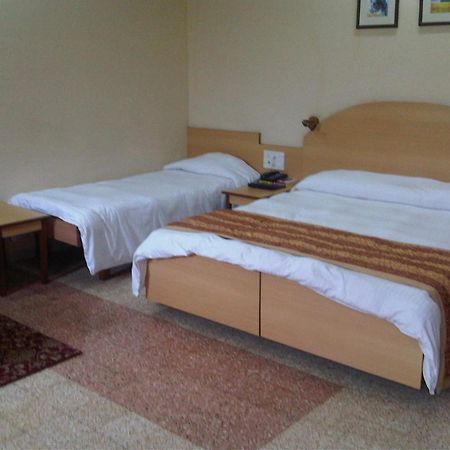 Chateau Windsor Hotel - Marine Drive Bombaj Zewnętrze zdjęcie