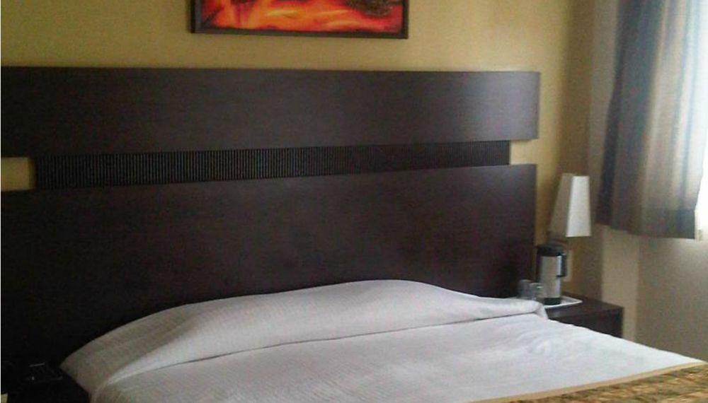 Chateau Windsor Hotel - Marine Drive Bombaj Zewnętrze zdjęcie