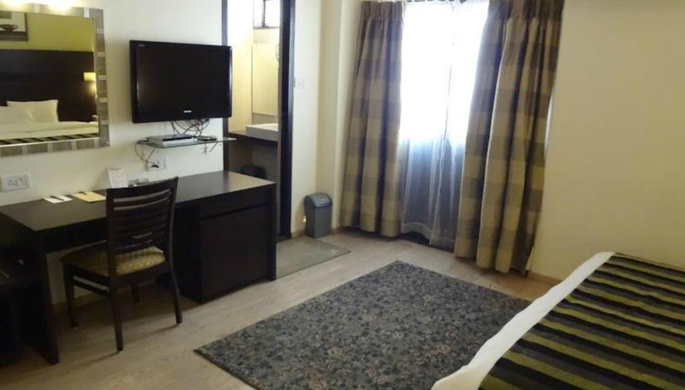 Chateau Windsor Hotel - Marine Drive Bombaj Zewnętrze zdjęcie